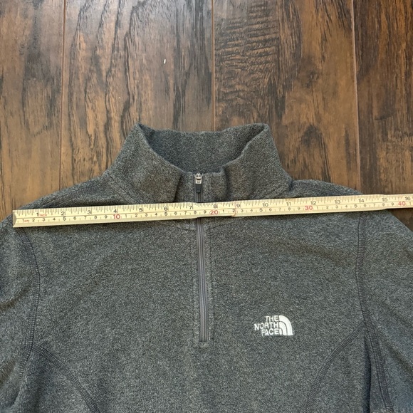 The North Face Small Grey TKA 100 1/4 Zip fleece - Picture 9 of 9